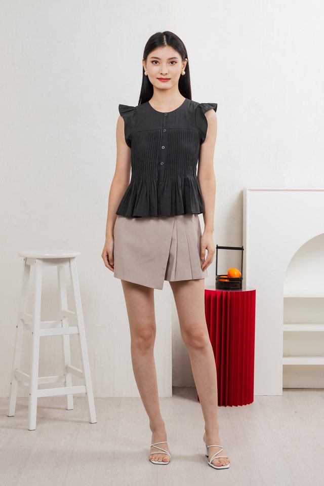 Bronwyn Buttons Pintuck Top In Gunmetal