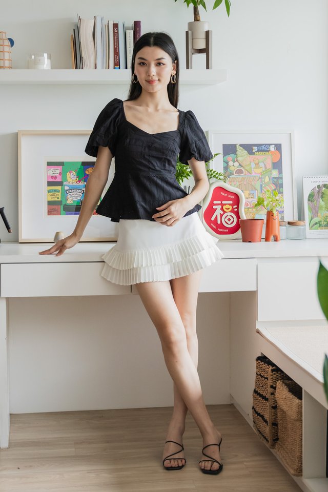 Praise Eyelet Puff Sleeves Top In Black