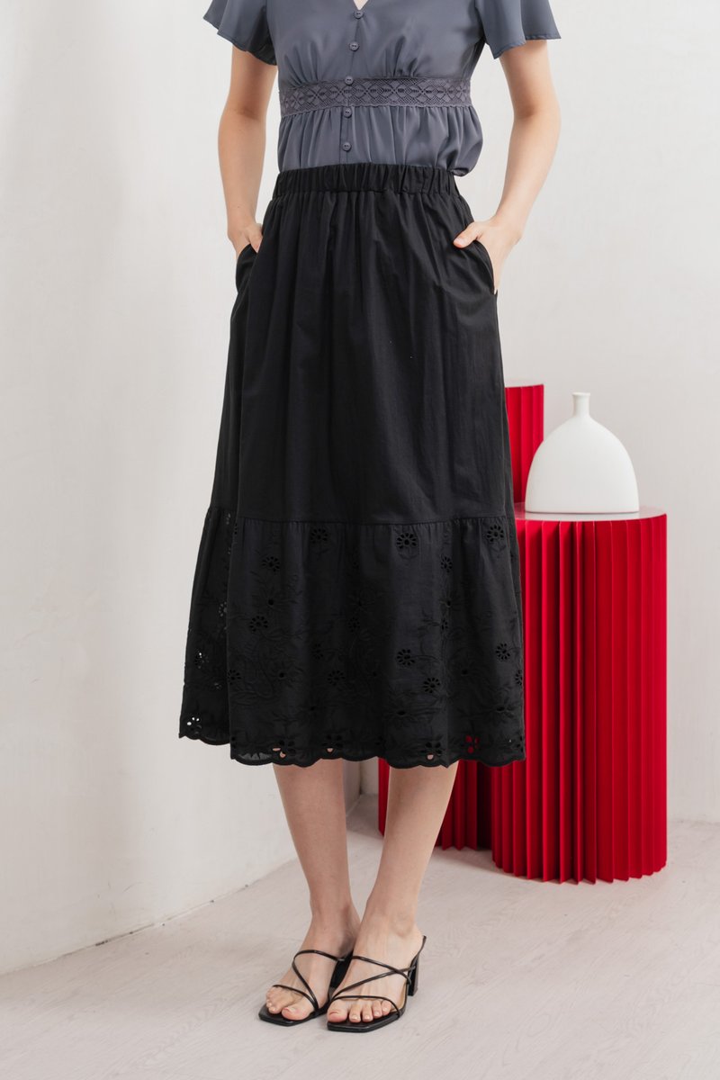 Marilyn Eyelet Midi Skirt In Black