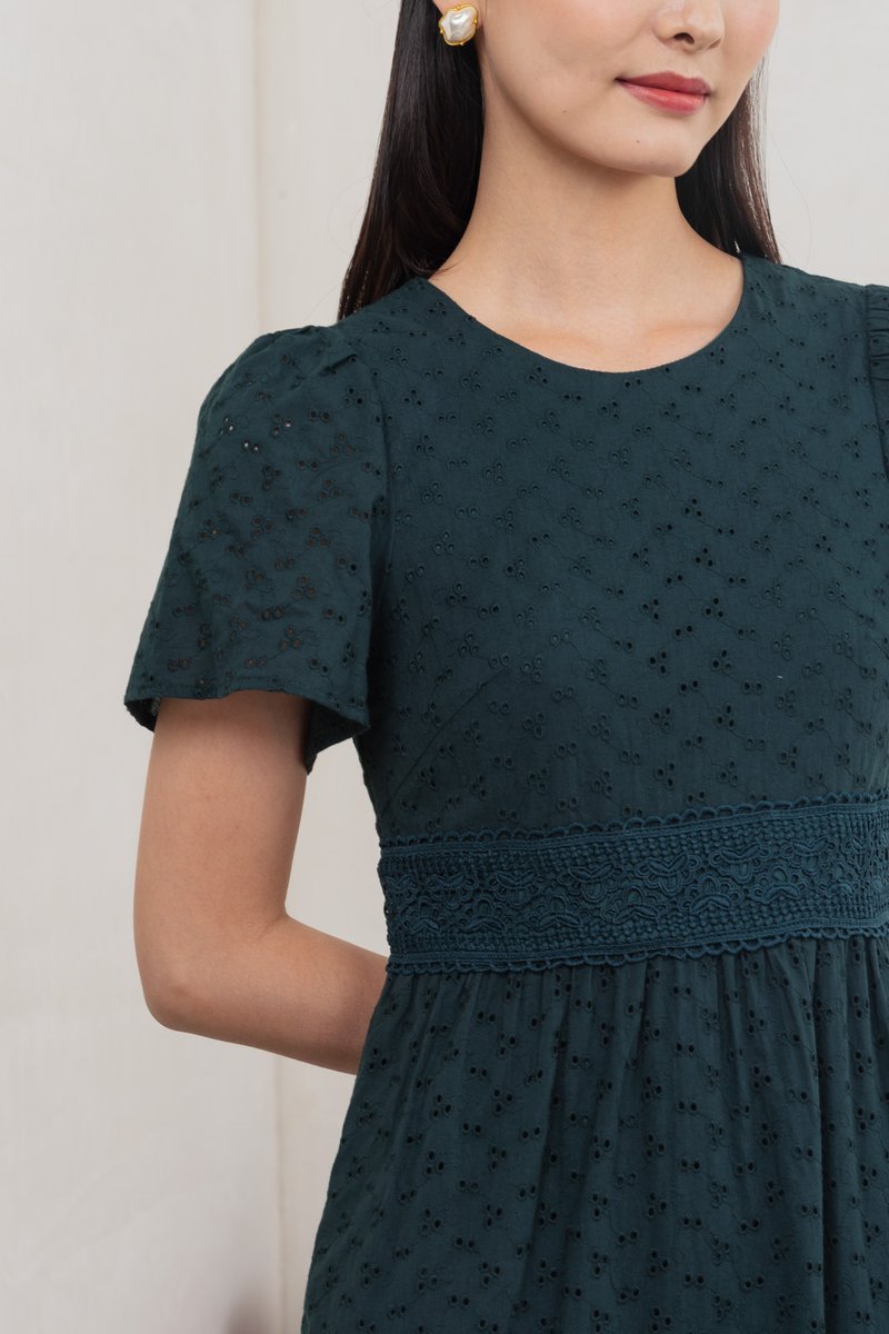Splendor Eyelet Lace Midi Dress In Emerald