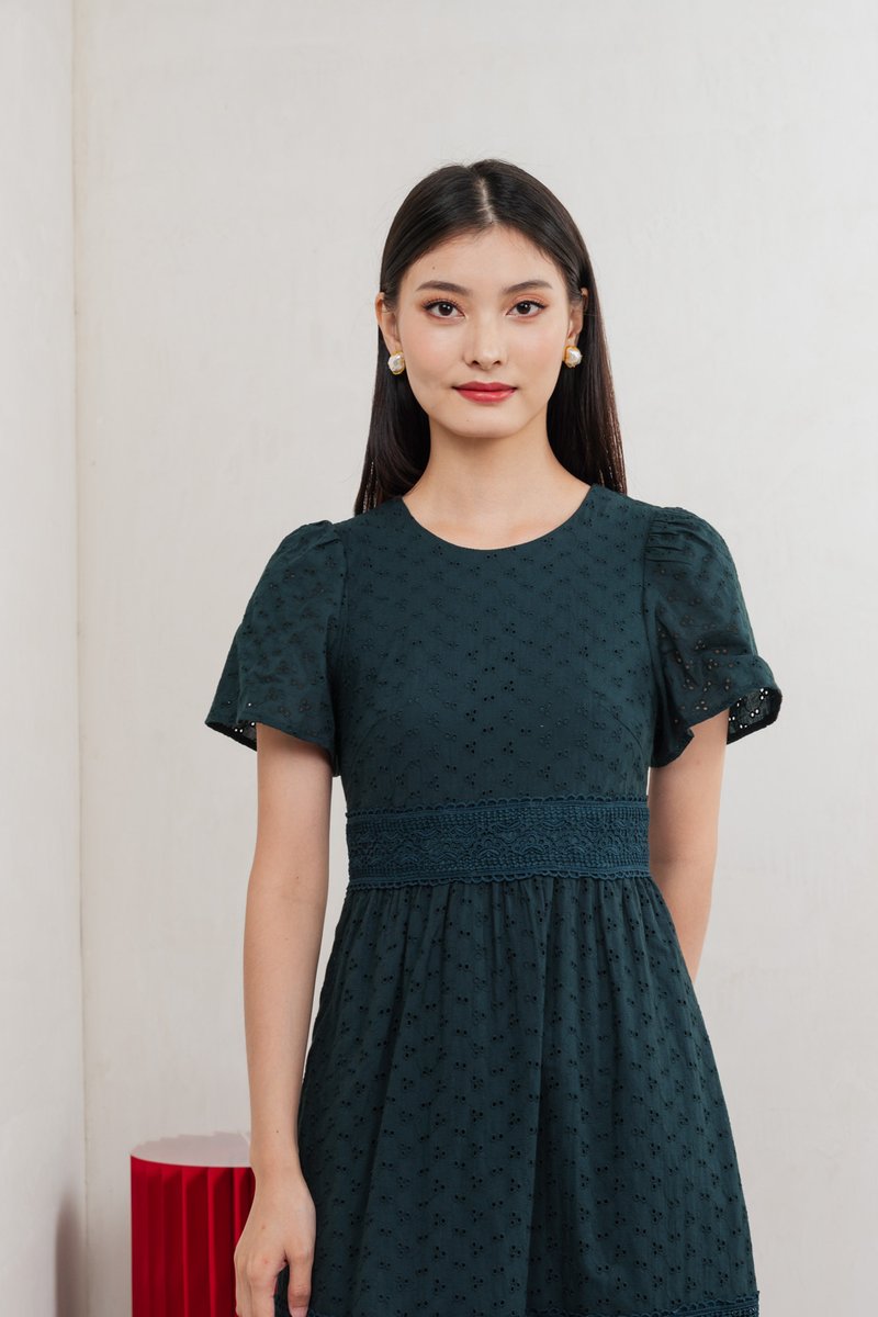 Splendor Eyelet Lace Midi Dress In Emerald