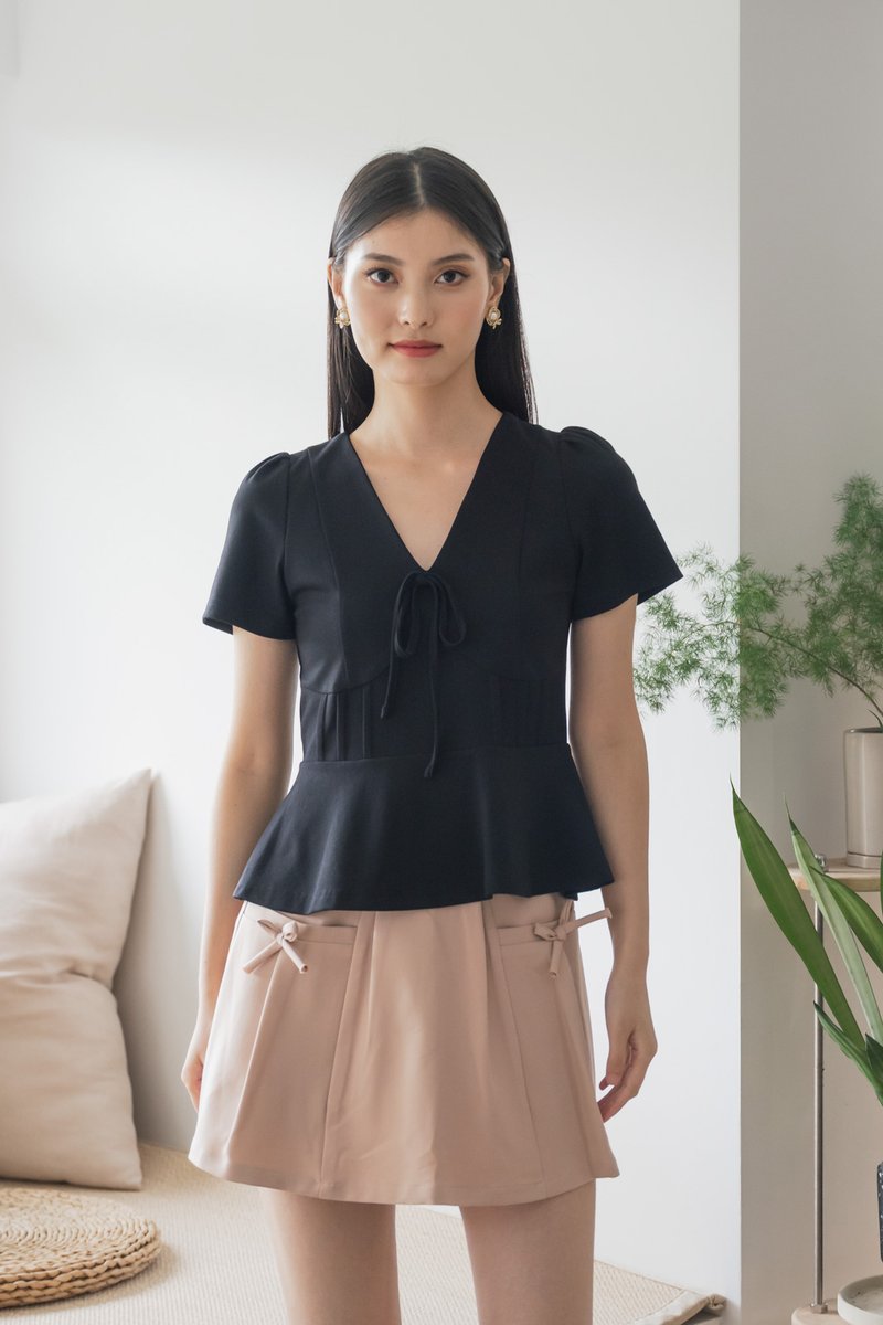 Miko Ribbon Empire Top In Black