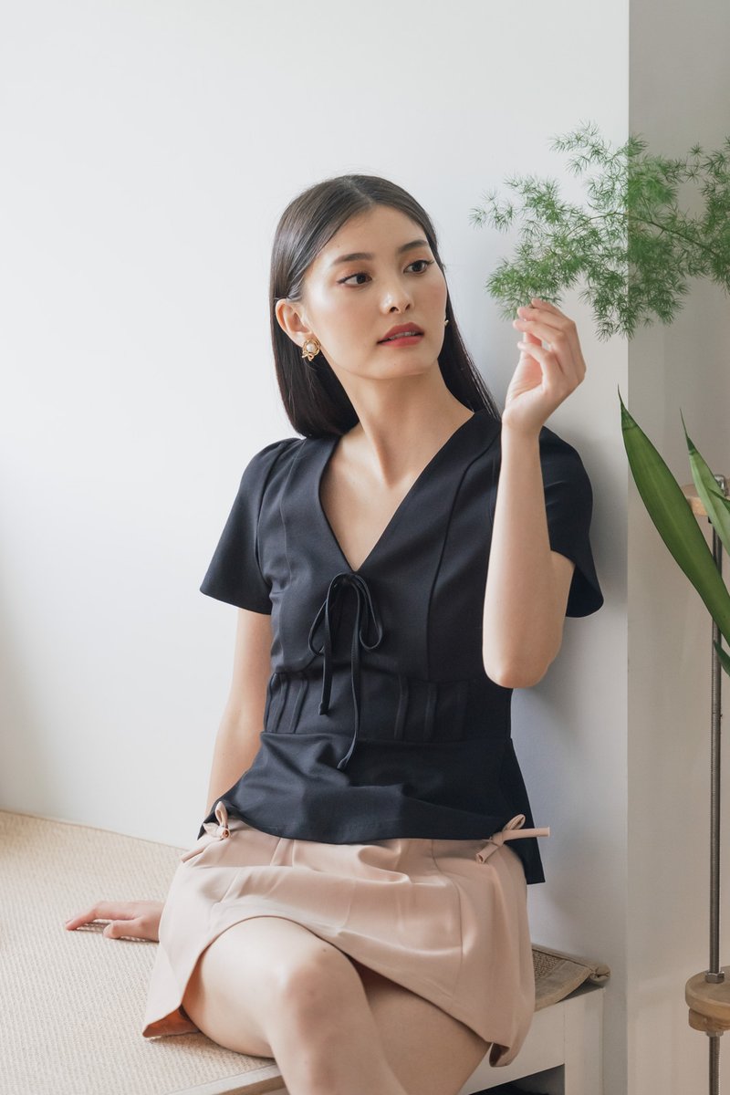 Miko Ribbon Empire Top In Black