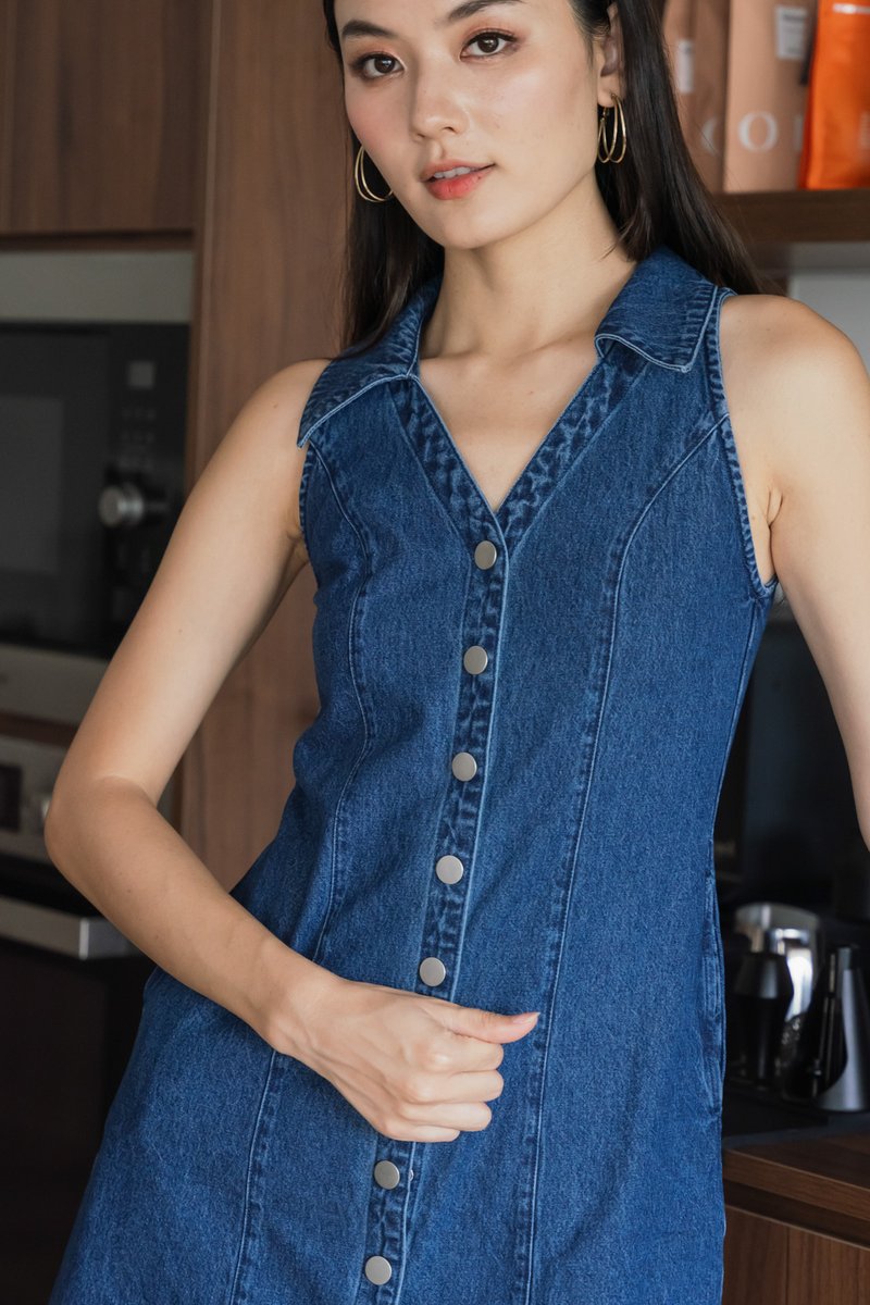 Fanning Halter Denim Dress In Dark Wash