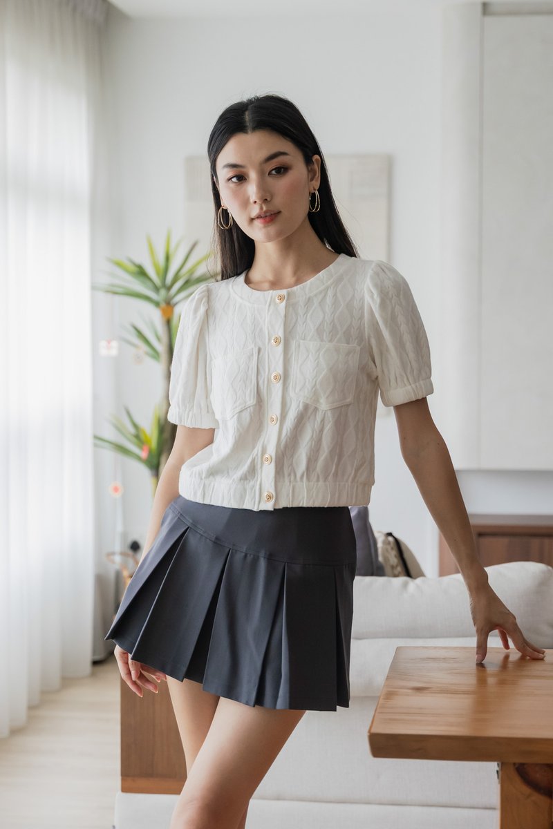 Vaeda Buttons Pocket Knit Top In White