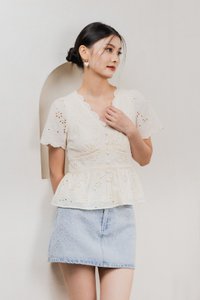 Trinidad Eyelet Buttons Top In Cream