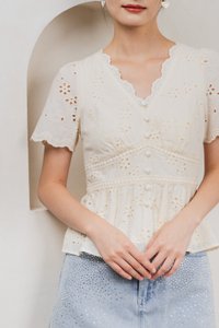 Trinidad Eyelet Buttons Top In Cream