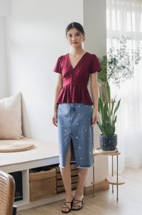 Calm Cotton Empire Buttons Top In Wine