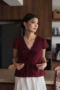 Austina Eyelet Ruffles Ribbon Top In Wine