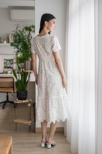 Mathiola Fleur Embroidery Midi Dress In White