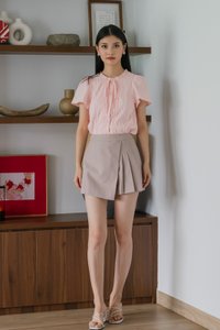 Vanda Swiss Dot Ribbon Top In Soft Pink