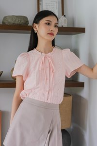 Vanda Swiss Dot Ribbon Top In Soft Pink