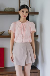 Vanda Swiss Dot Ribbon Top In Soft Pink