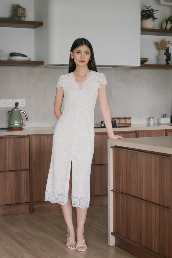 Xiu Lace Buttons Maxi Dress In White