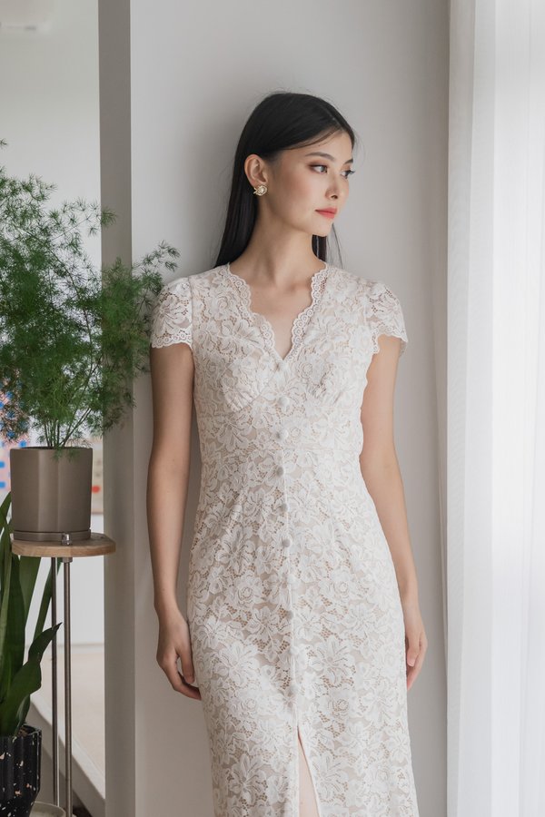 Xiu Lace Buttons Maxi Dress In White