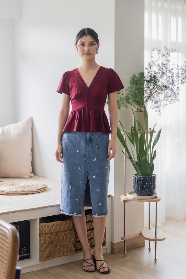 Calm Cotton Empire Buttons Top In Wine