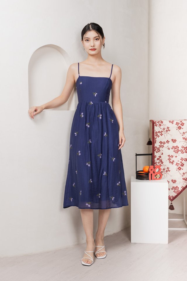 Cyra Floral Textured Camisole Midi Dress In Navy