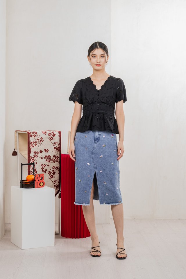 Trinidad Eyelet Buttons Top In Black