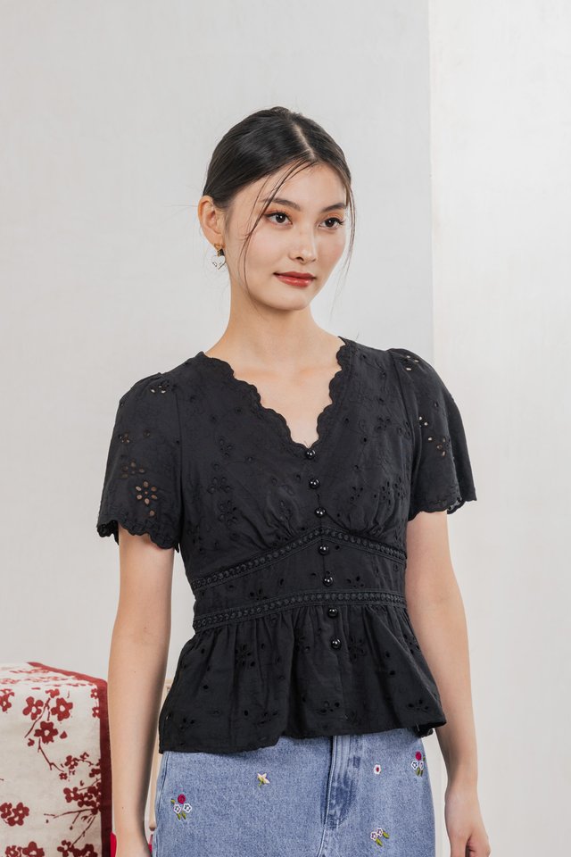 Trinidad Eyelet Buttons Top In Black