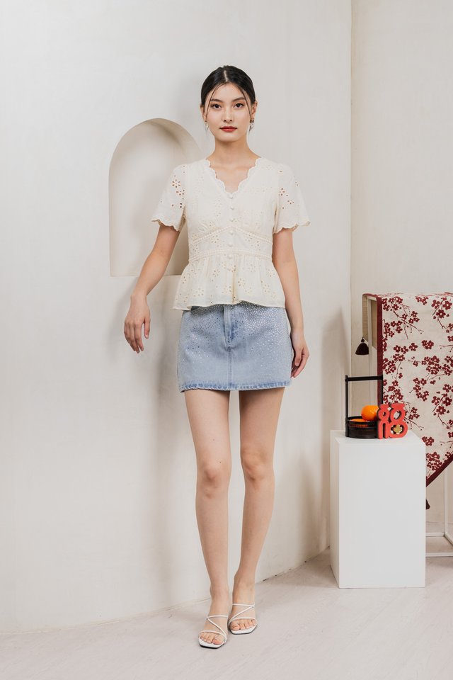 Trinidad Eyelet Buttons Top In Cream