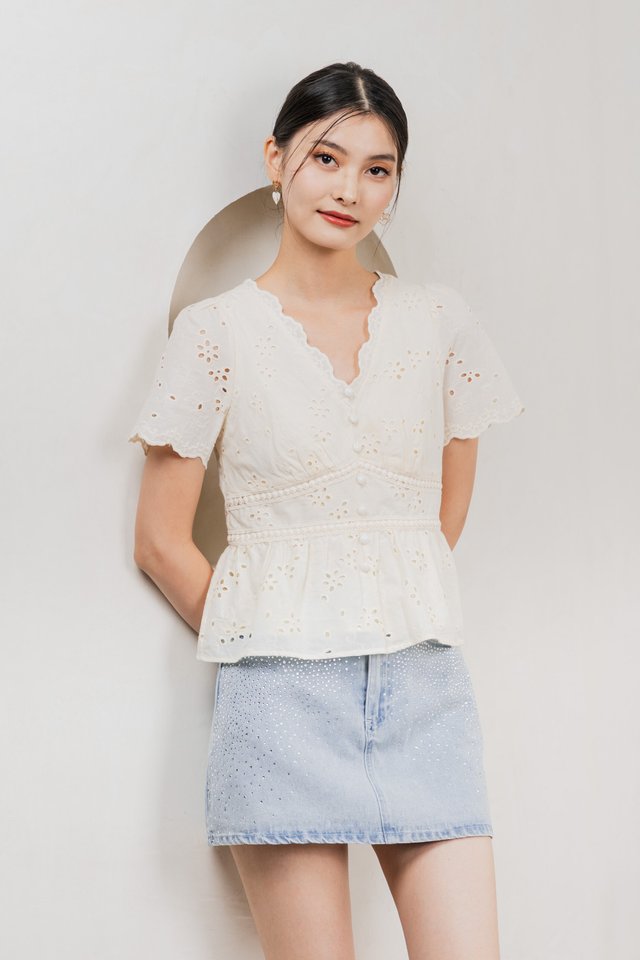 Trinidad Eyelet Buttons Top In Cream