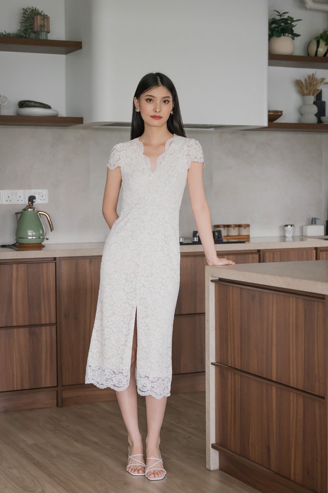 Xiu Lace Buttons Maxi Dress In White