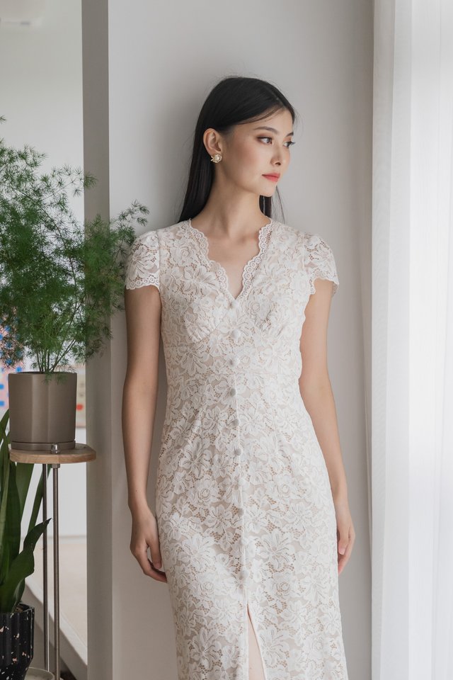 Xiu Lace Buttons Maxi Dress In White