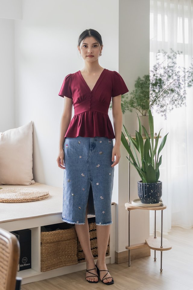 Calm Cotton Empire Buttons Top In Wine