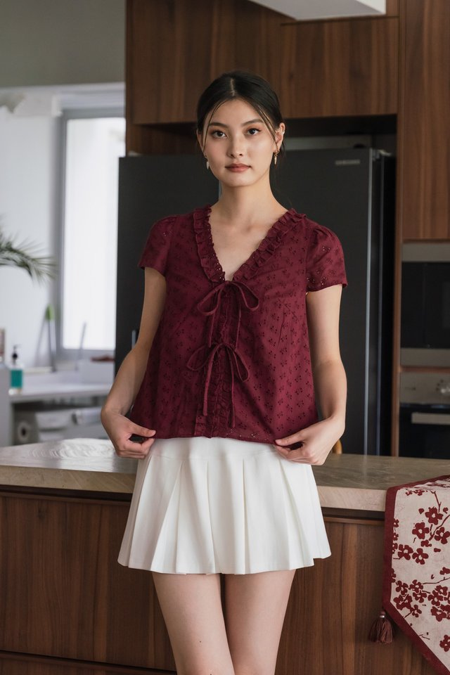 Austina Eyelet Ruffles Ribbon Top In Wine
