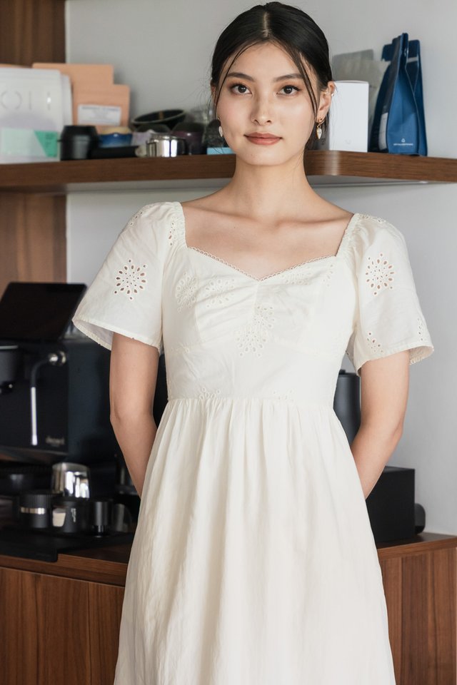Xie Eyelet Cotton Sweetheart Midi Dress In Cream