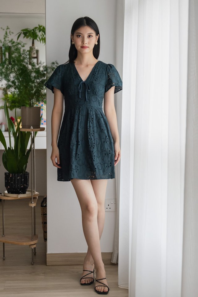 Lily Eyelet Ribbon Pleats Dress In Emerald