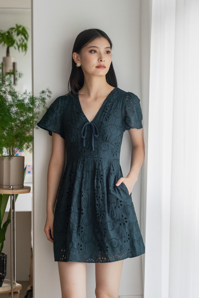 Lily Eyelet Ribbon Pleats Dress In Emerald