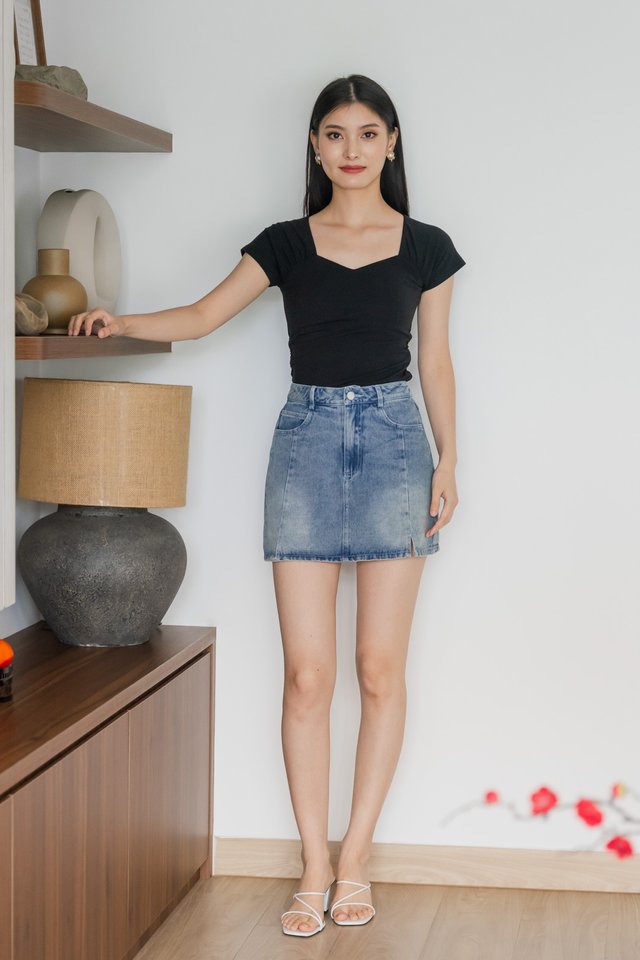 Justine Side Ruched Padded Top In Black