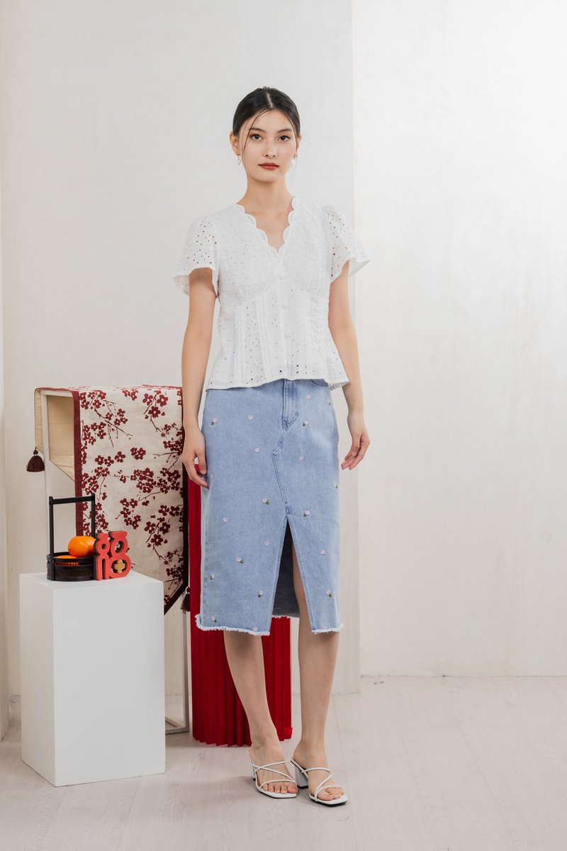 Orielle Eyelet Buttons Top In White