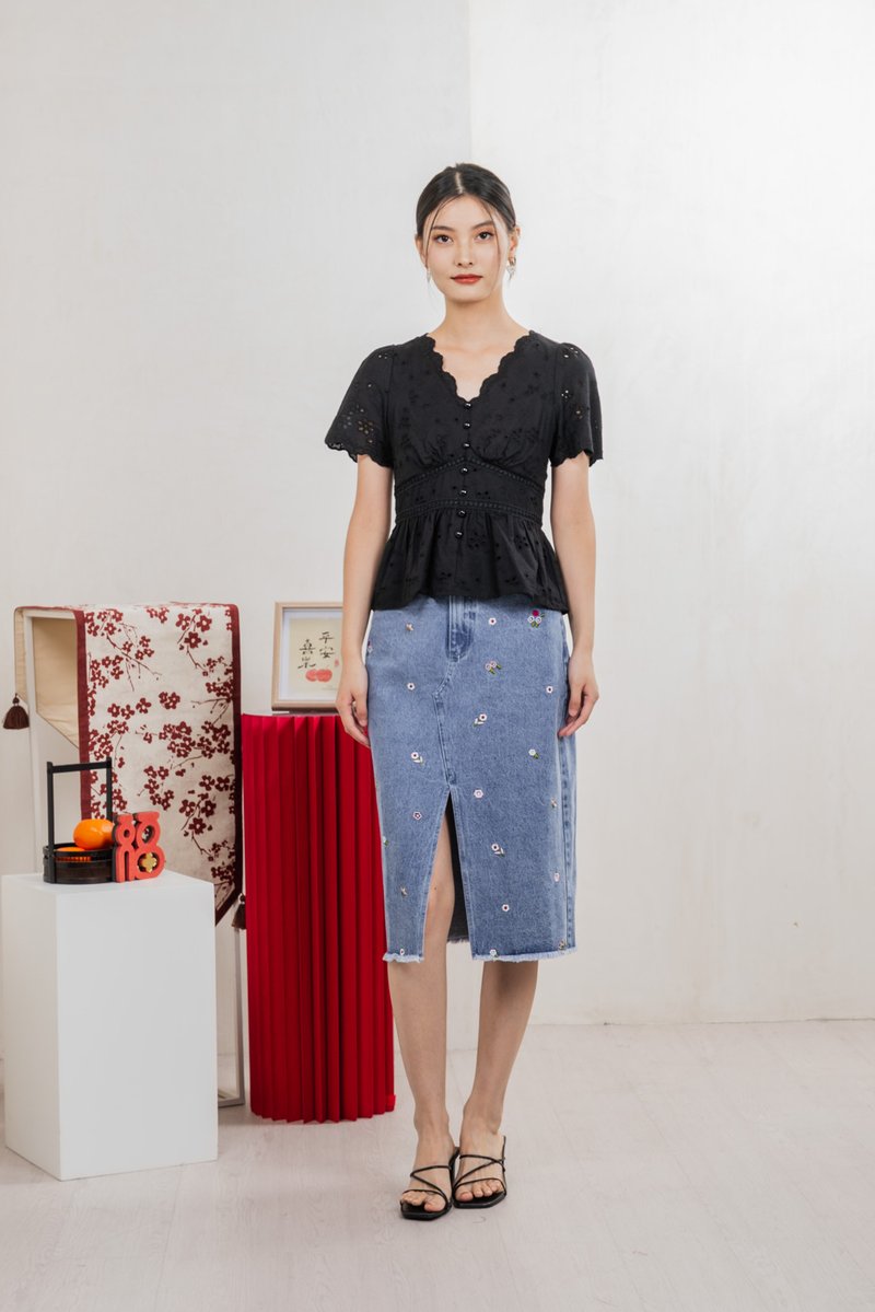 Trinidad Eyelet Buttons Top In Black