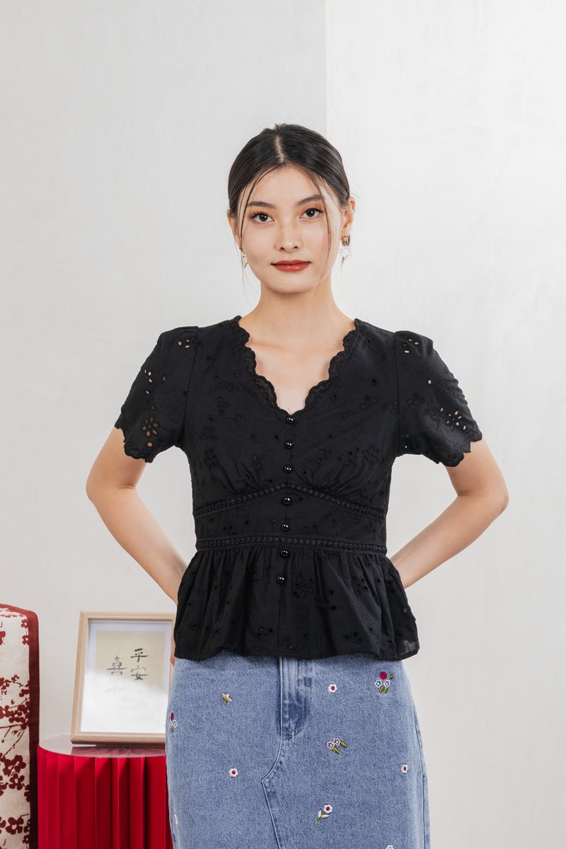 Trinidad Eyelet Buttons Top In Black