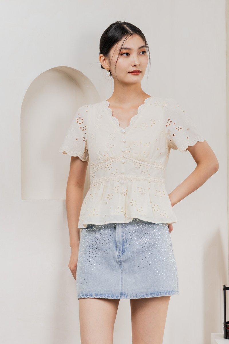 Trinidad Eyelet Buttons Top In Cream