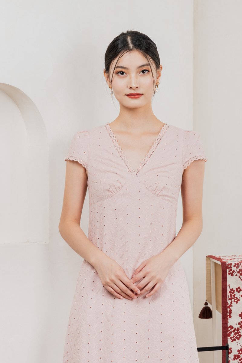 Meraline Embroidery Lace Midi Dress In Dusty Pink