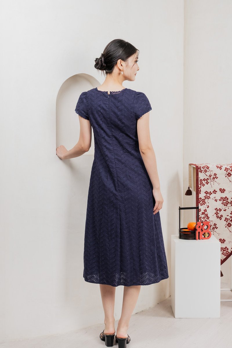 Meraline Embroidery Lace Midi Dress In Navy