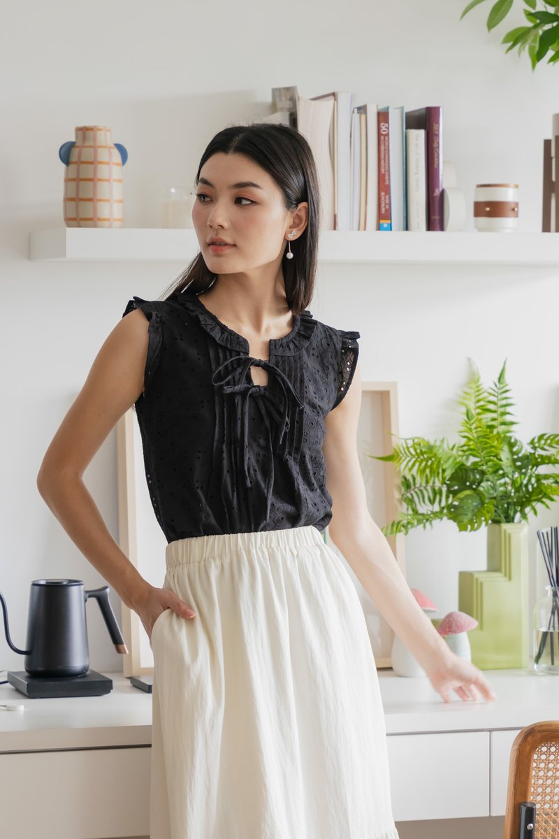 Heartstrings Eyelet Ruffles Top In Black