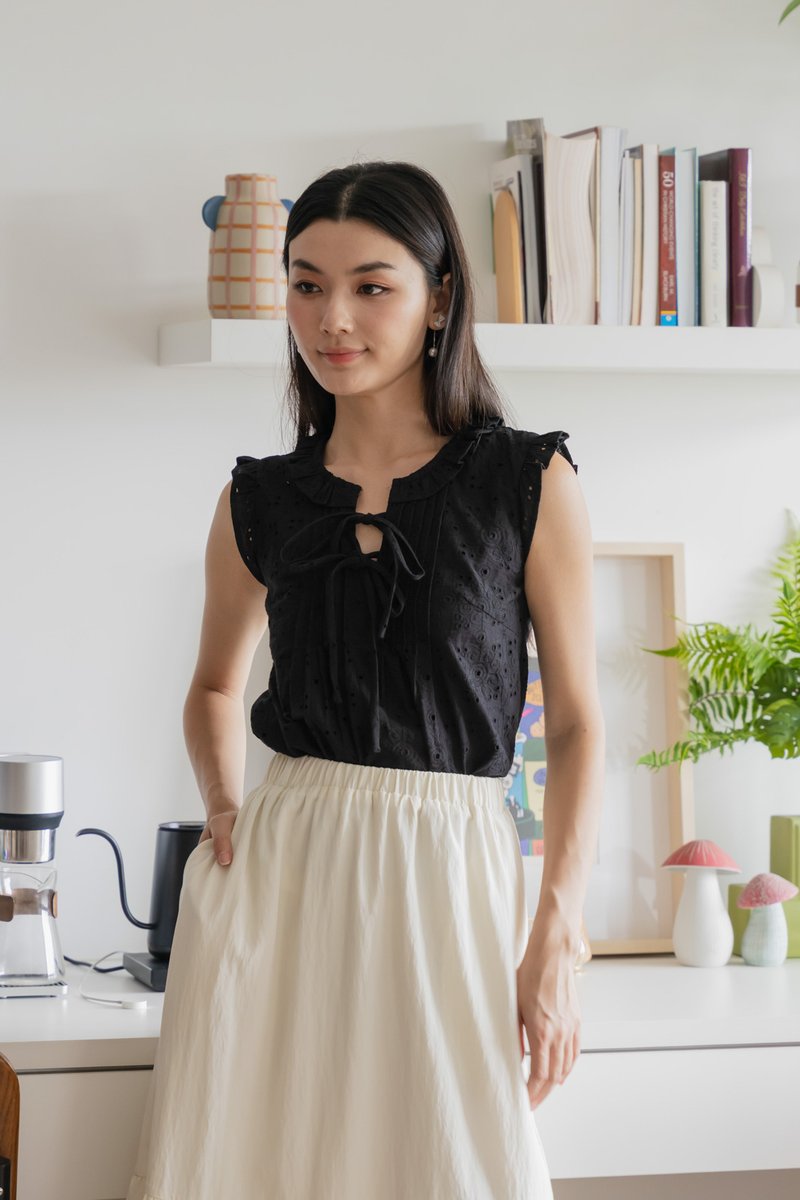 Heartstrings Eyelet Ruffles Top In Black
