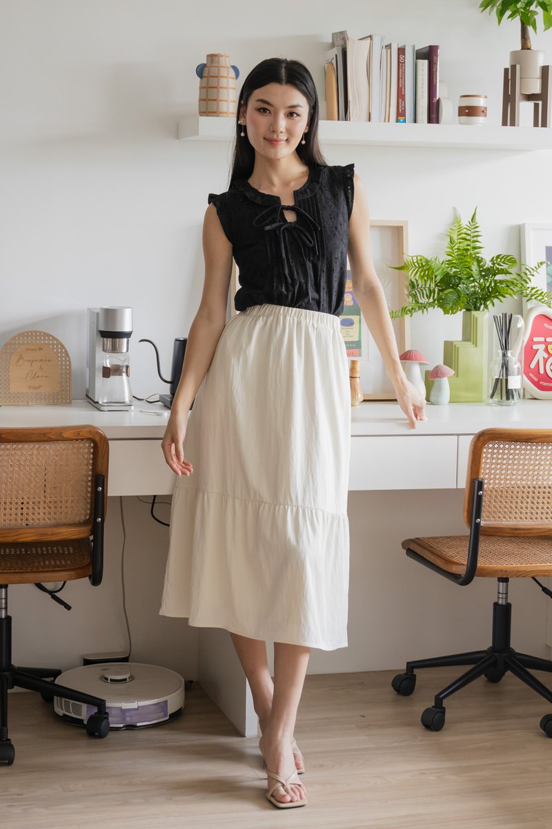 Heartstrings Eyelet Ruffles Top In Black