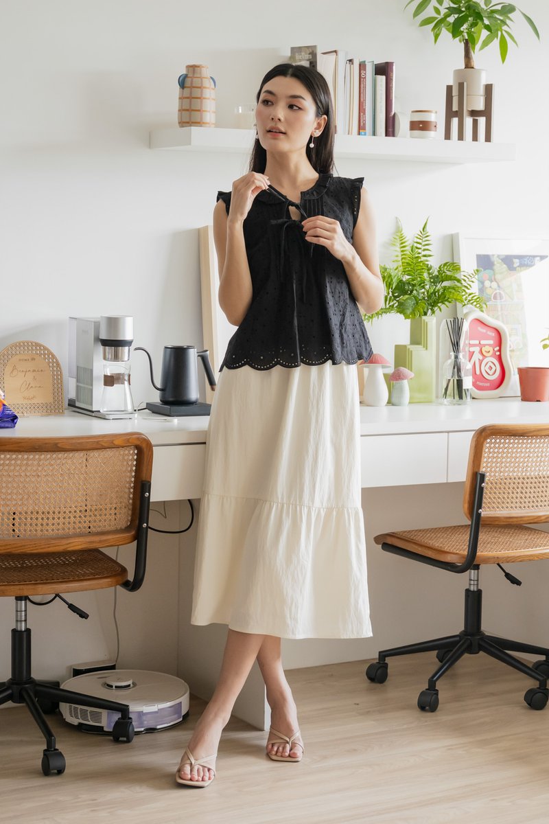 Heartstrings Eyelet Ruffles Top In Black