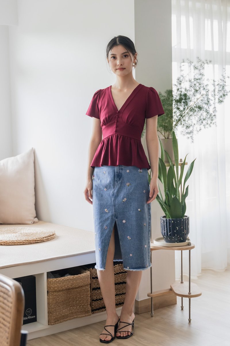 Calm Cotton Empire Buttons Top In Wine