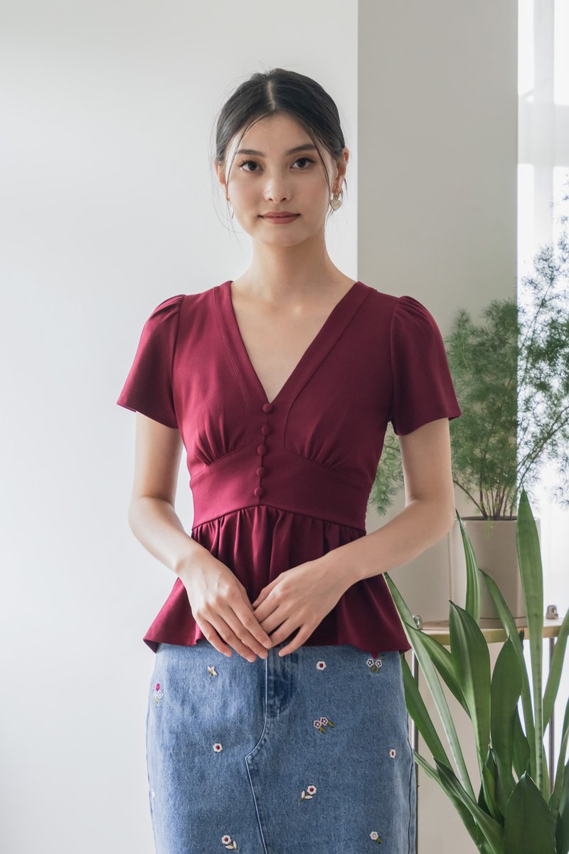 Calm Cotton Empire Buttons Top In Wine
