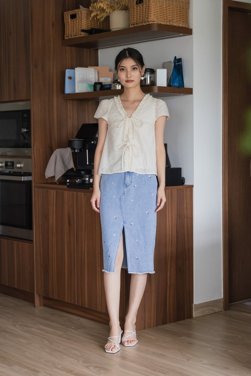 Austina Eyelet Ruffles Ribbon Top In Pearl Cream