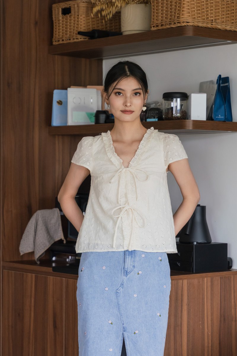 Austina Eyelet Ruffles Ribbon Top In Pearl Cream