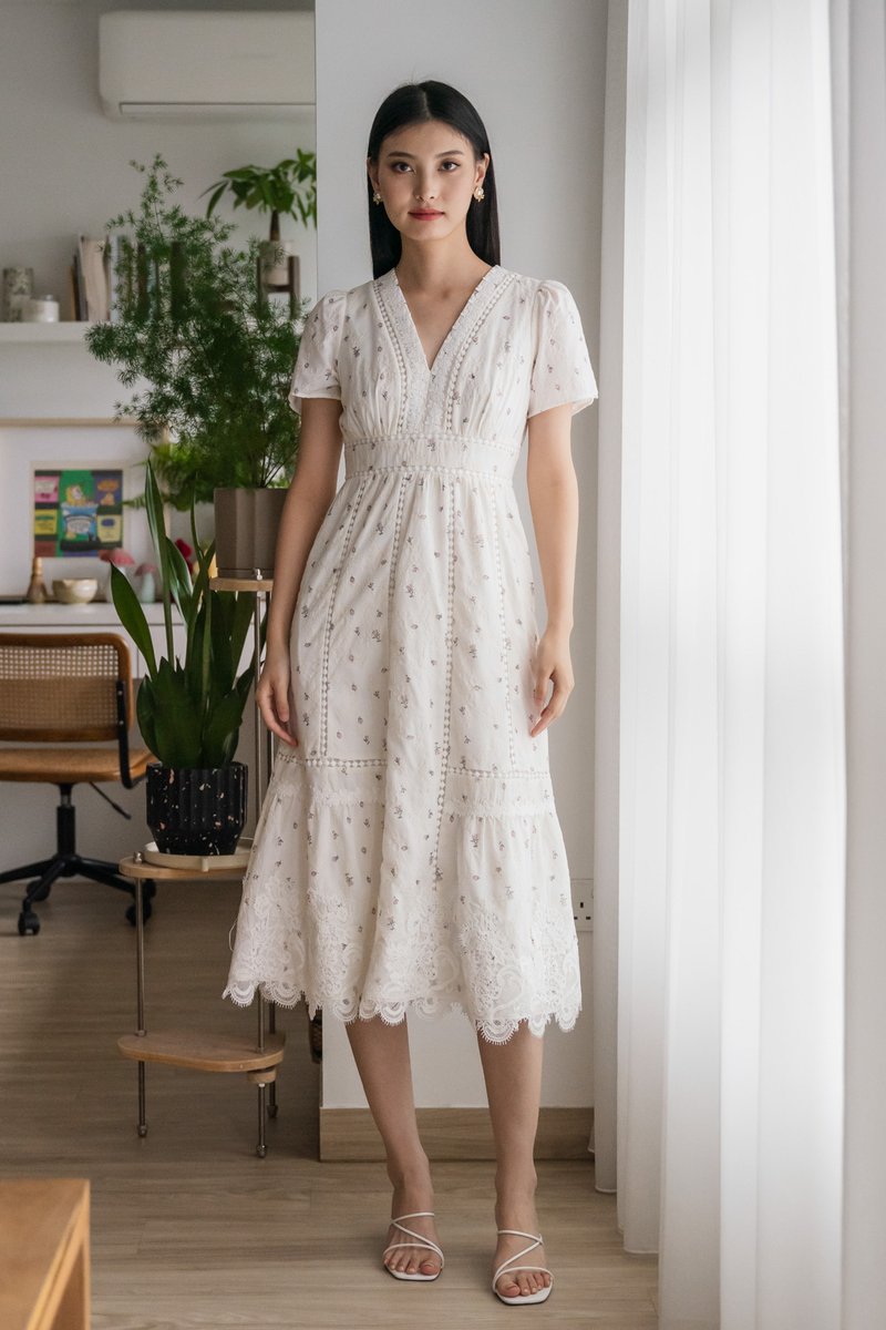 Mathiola Fleur Embroidery Midi Dress In White