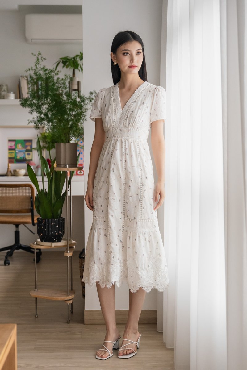 Mathiola Fleur Embroidery Midi Dress In White