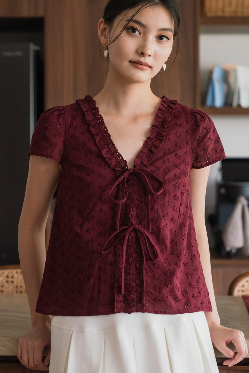 Austina Eyelet Ruffles Ribbon Top In Wine